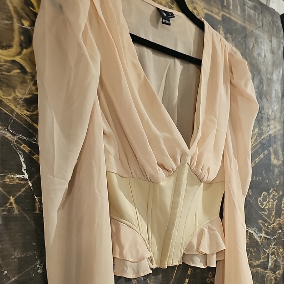Cream Puff Sleeve Peplum Blouse - Picture 3 of 3